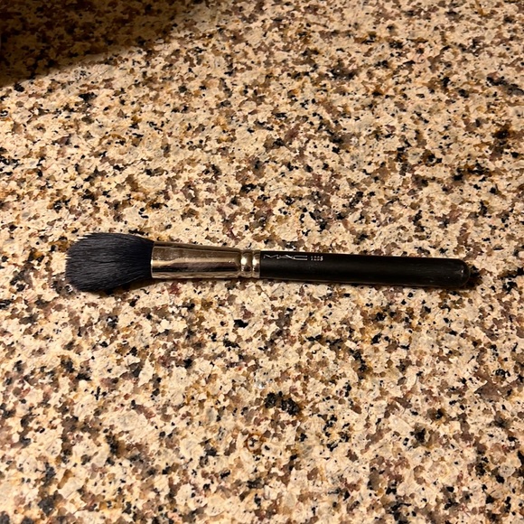MAC Cosmetics Other - Mac 129S brush